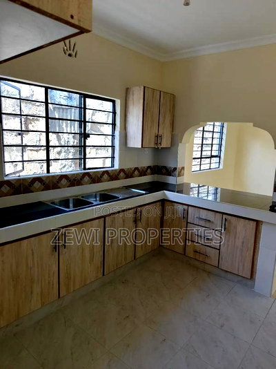 3bdrm Bungalow in Matasia, Merisho for sale - Image 4