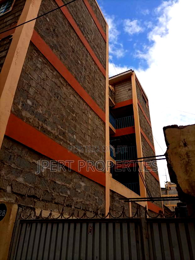 11bdrm Apartment in Kasarani Hunters for sale