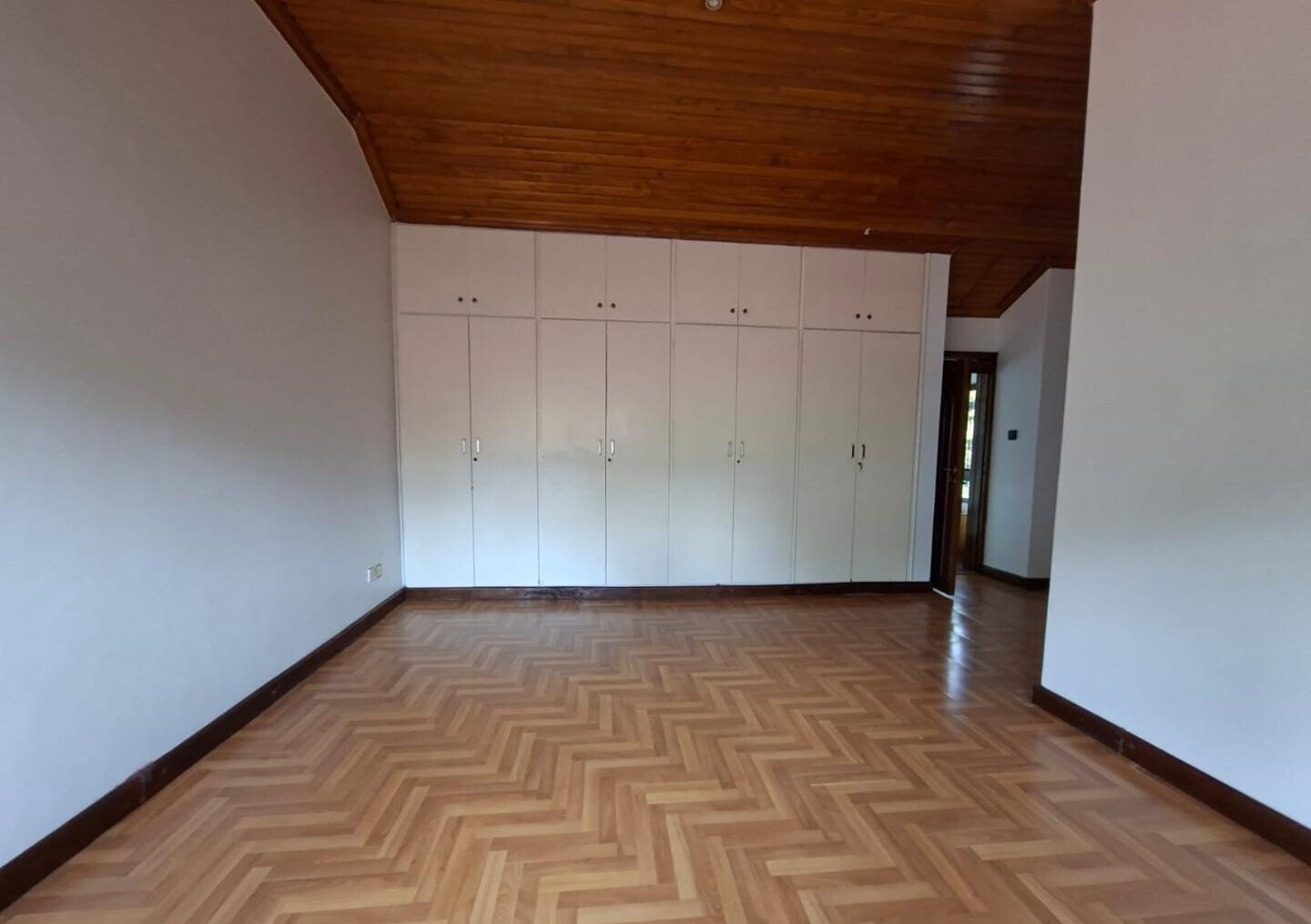 0.19 Acre 6BR Haven with Garden