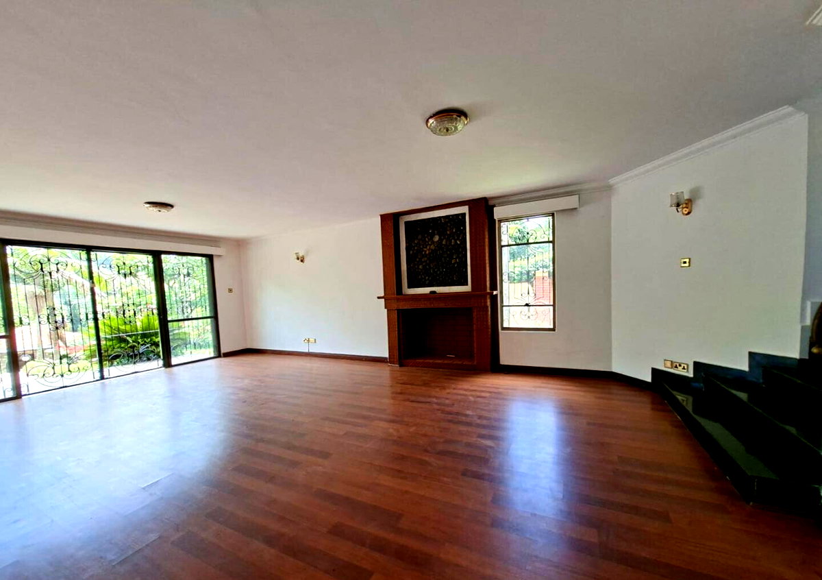 0.19 Acre 6BR Haven with Garden