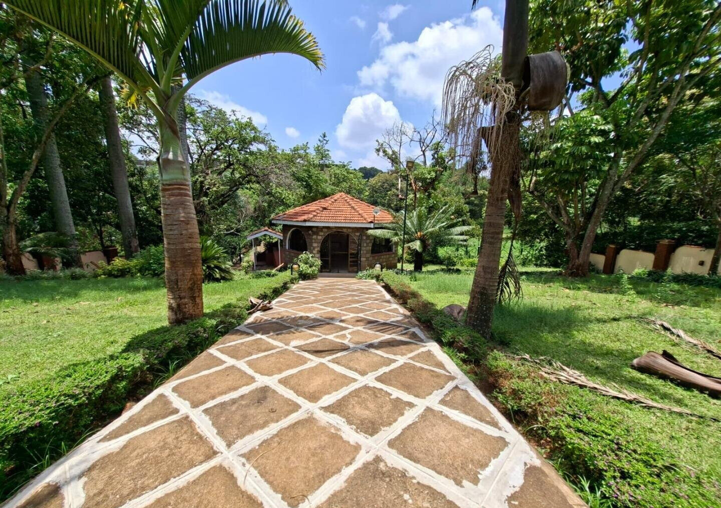 0.19 Acre 6BR Haven with Garden
