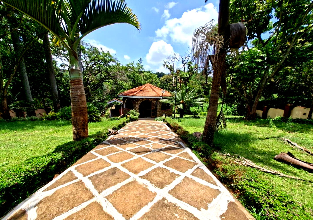 0.19 Acre 6BR Haven with Garden