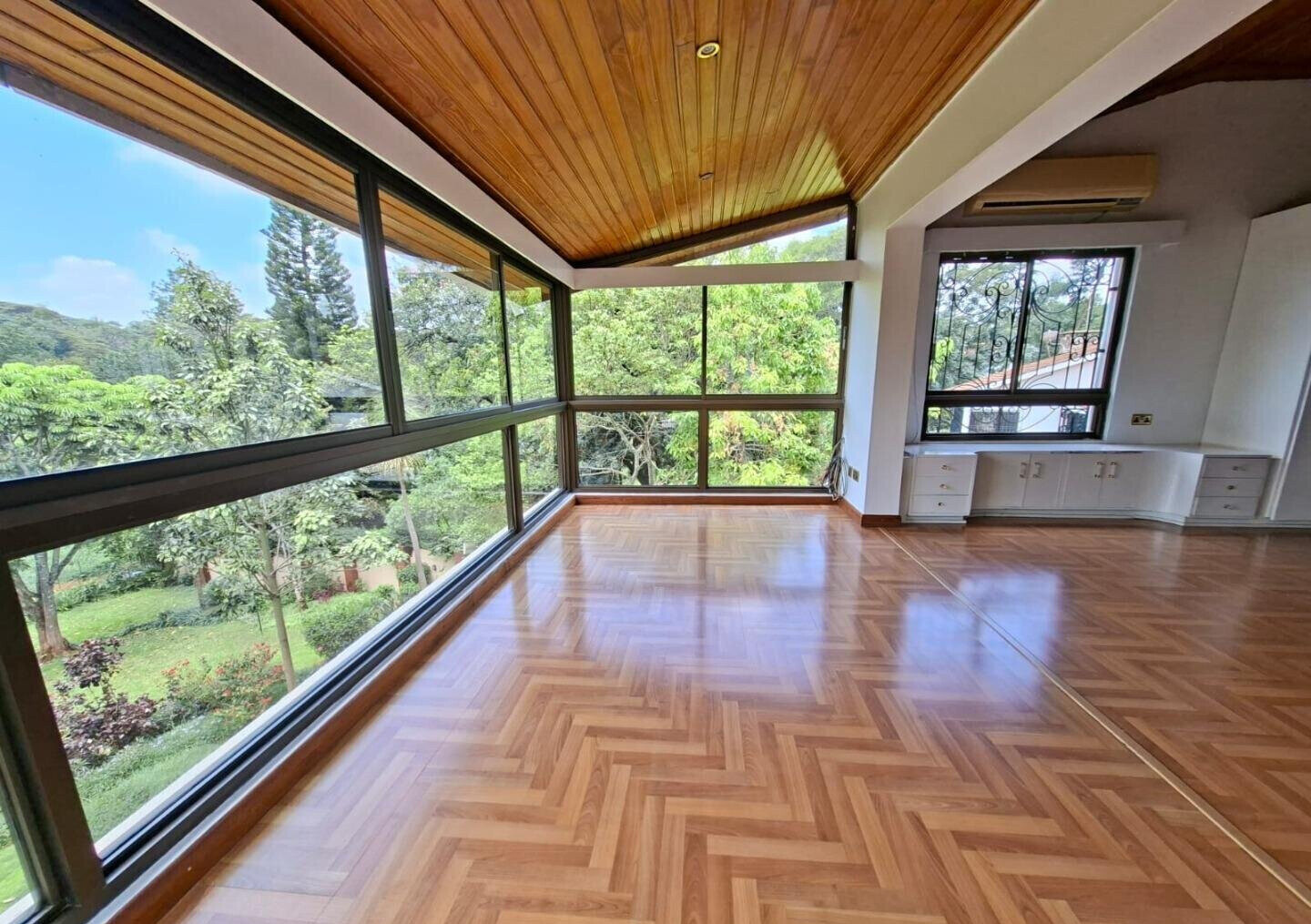 0.19 Acre 6BR Haven with Garden
