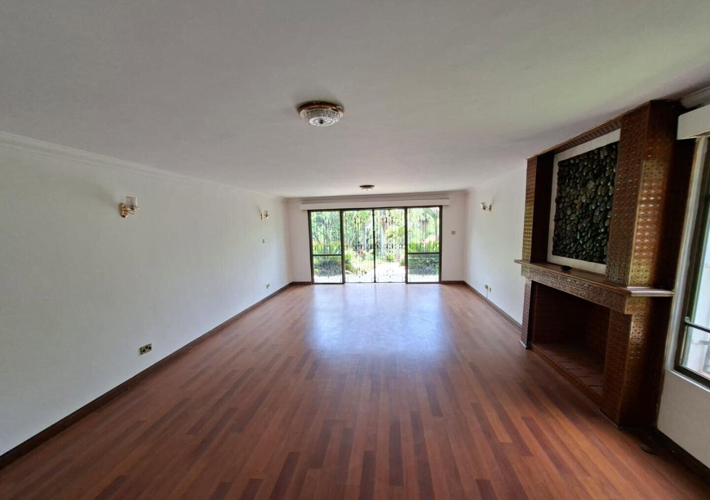 0.19 Acre 6BR Haven with Garden