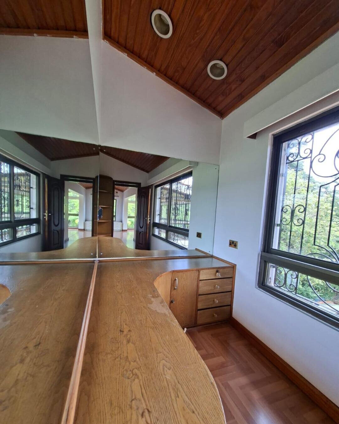 0.19 Acre 6BR Haven with Garden