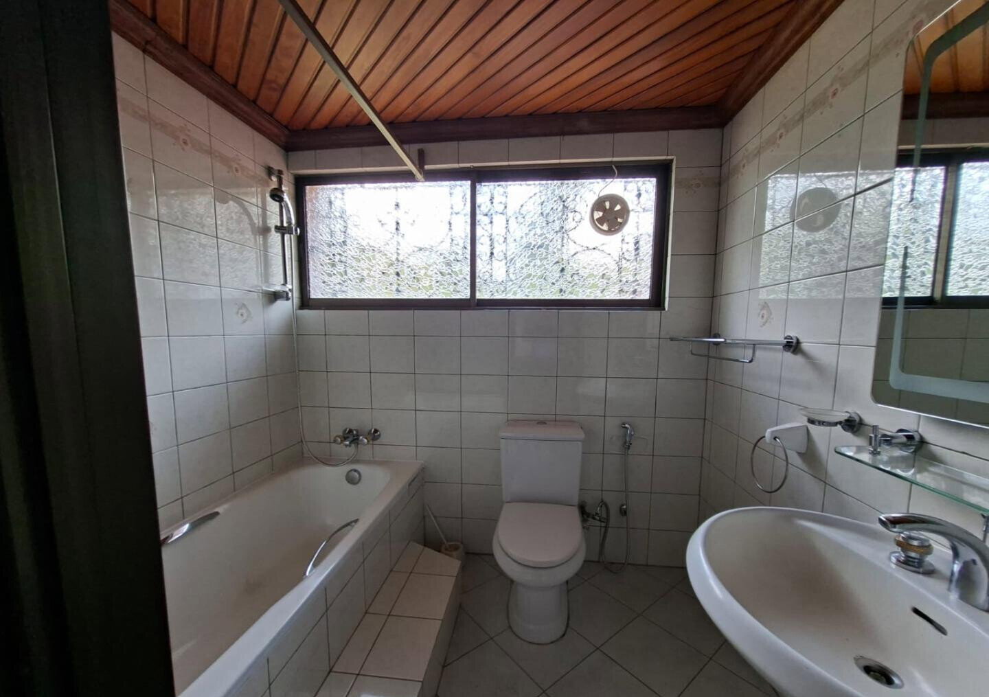 0.19 Acre 6BR Haven with Garden