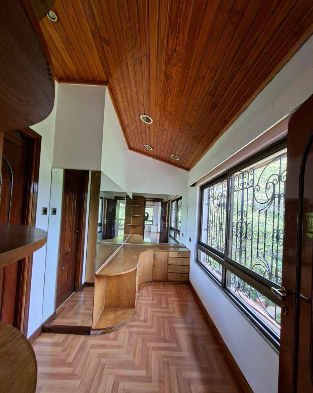 0.19 Acre 6BR Haven with Garden