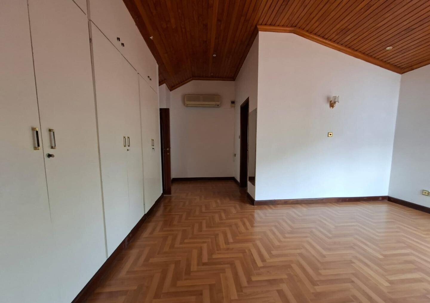 0.19 Acre 6BR Haven with Garden