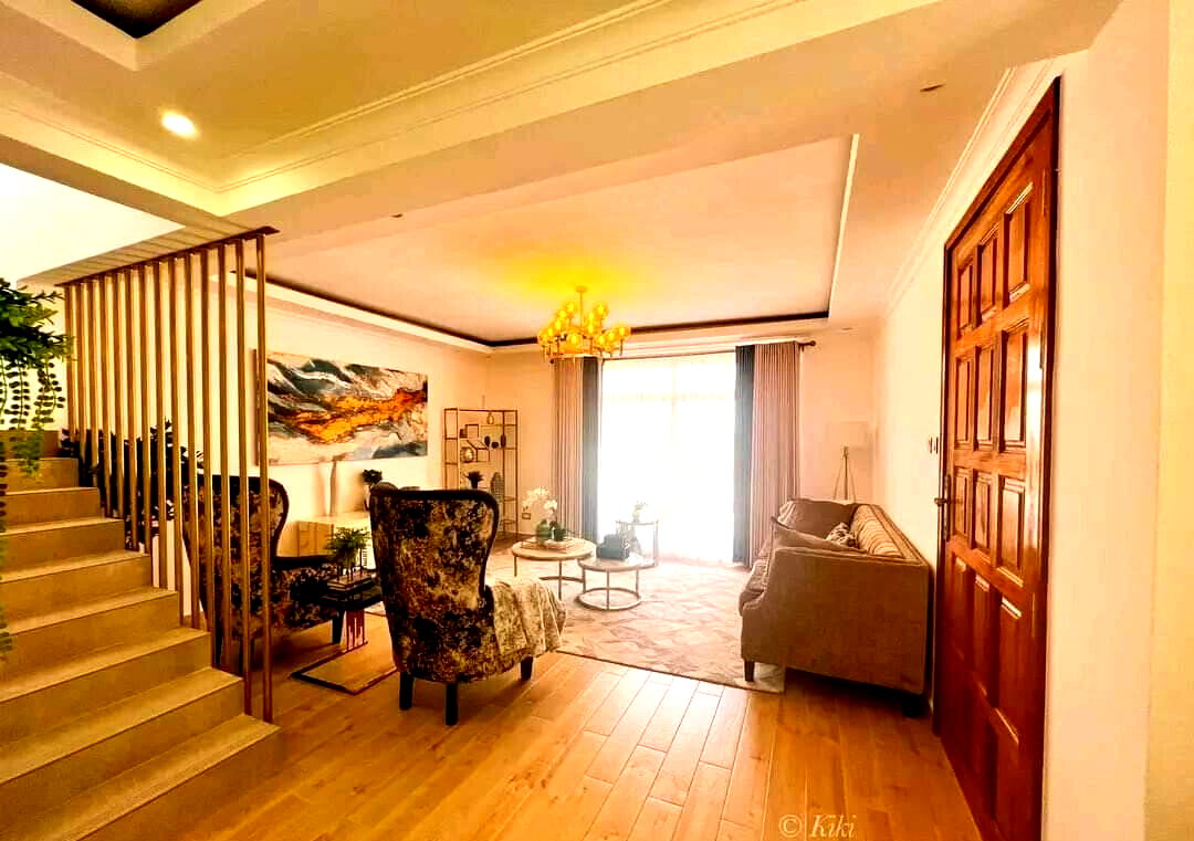 4BR Townhouse with Floating Staircase & DSQ - Kitengela