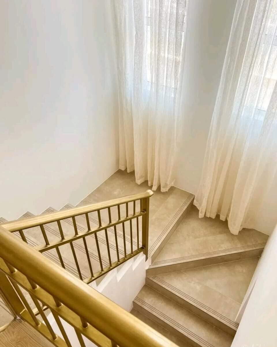4BR Townhouse with Floating Staircase & DSQ - Kitengela