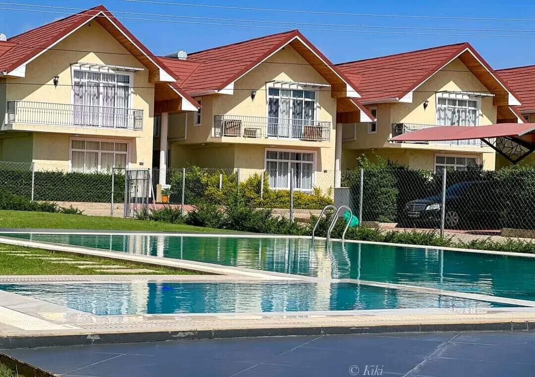 4BR Townhouse with Floating Staircase & DSQ - Kitengela