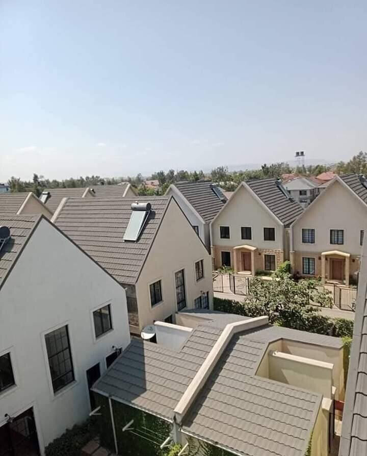 Distress Sale 4BR Townhouse with DSQ & Pool - Syokimau