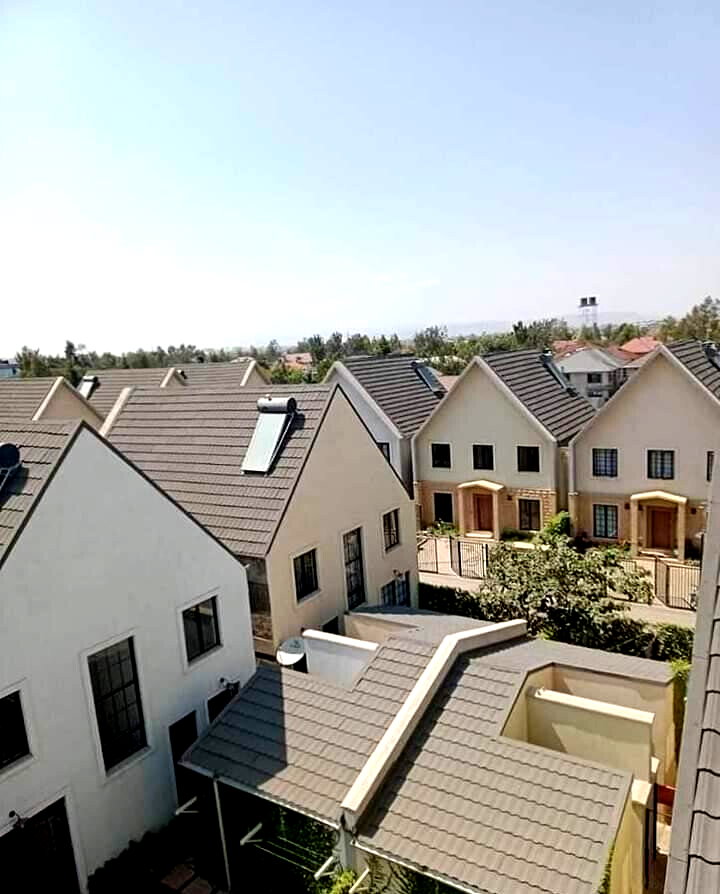 Distress Sale 4BR Townhouse with DSQ & Pool - Syokimau