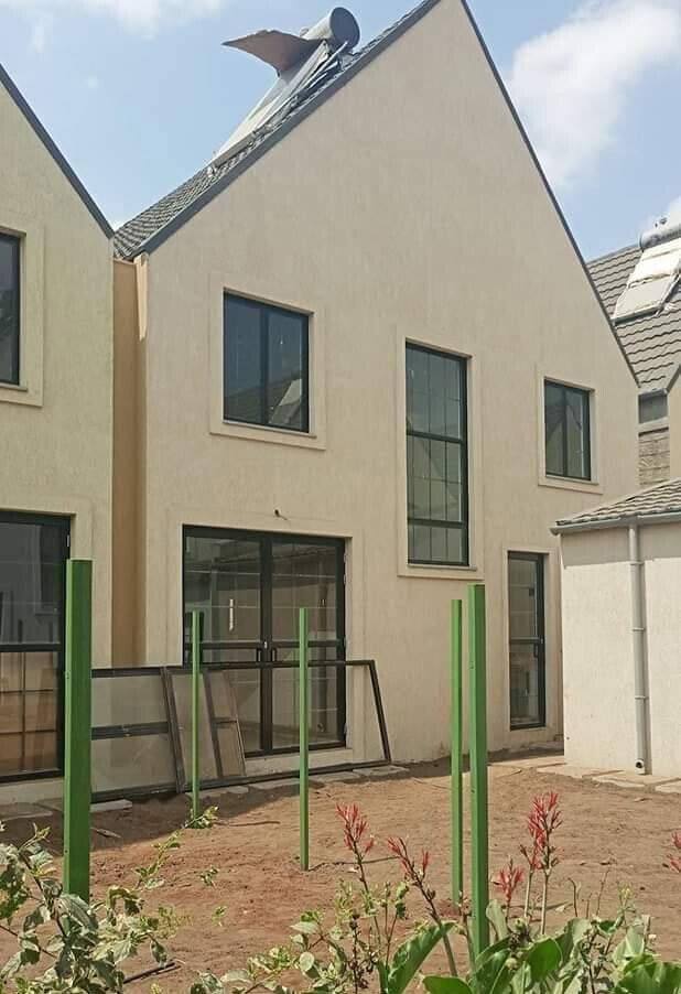 Distress Sale 4BR Townhouse with DSQ & Pool - Syokimau