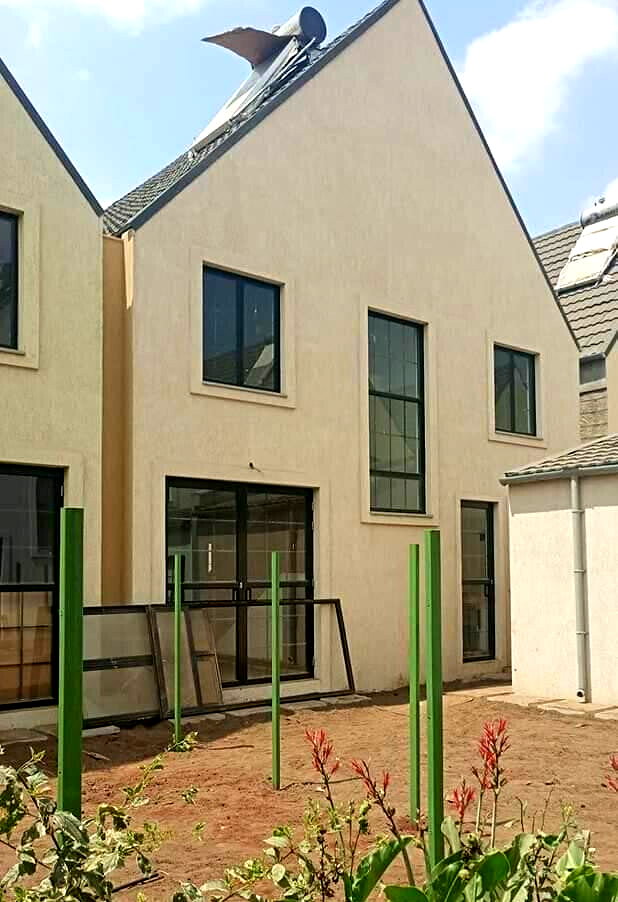 Distress Sale 4BR Townhouse with DSQ & Pool - Syokimau