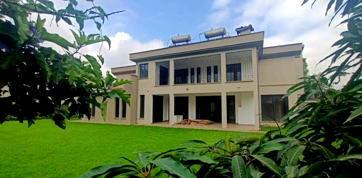 6-Ensuite Townhouse with Private Garden & Gated Security - Lavington