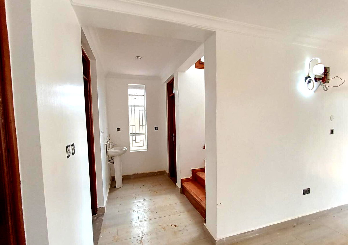 4BR Townhouse with DSQ & 50x100 Plot - Kamakis, Ruiru