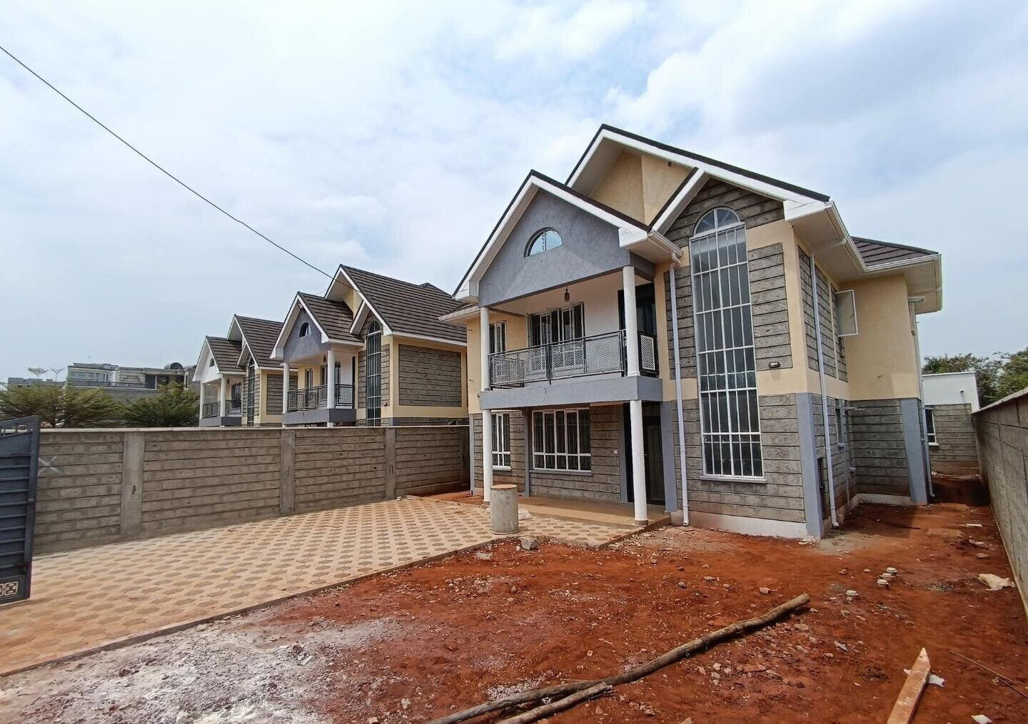 4BR Townhouse with DSQ & 50x100 Plot - Kamakis, Ruiru