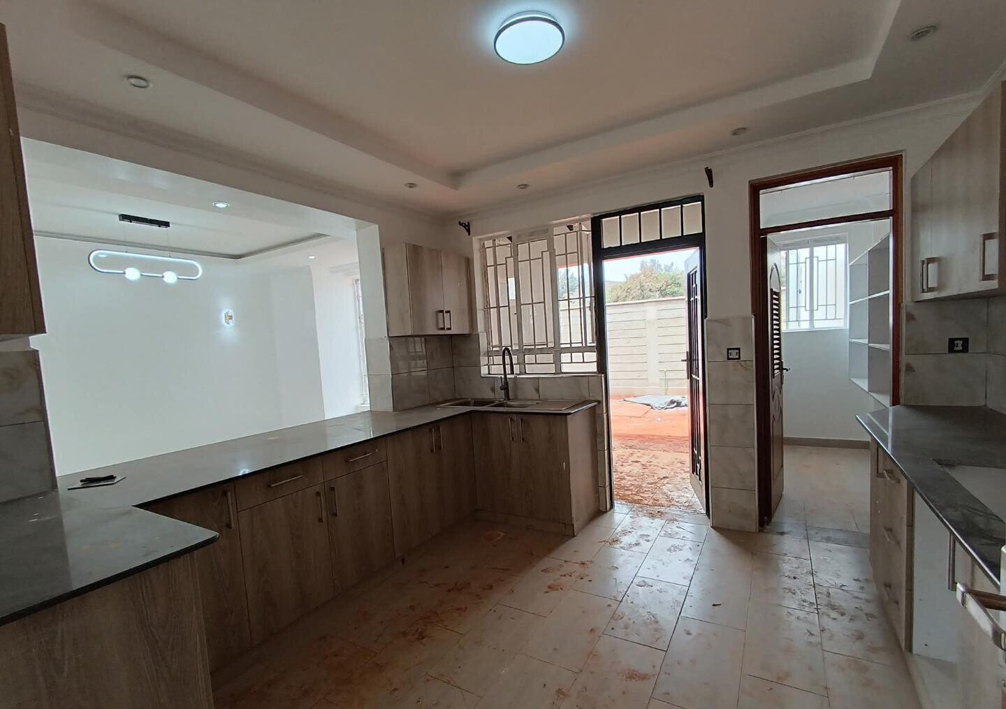 4BR Townhouse with DSQ & 50x100 Plot - Kamakis, Ruiru