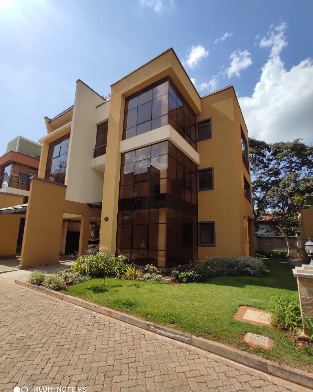 Corner Unit Townhouse with Private Garden & Rooftop Terrace - Kileleshwa