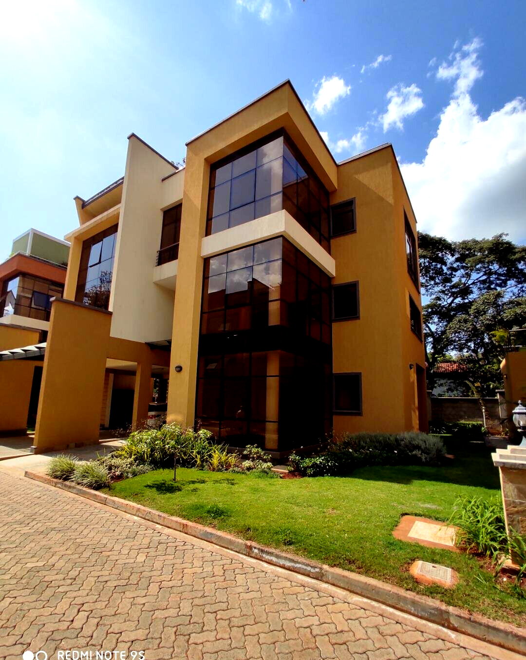 Corner Unit Townhouse with Private Garden & Rooftop Terrace - Kileleshwa