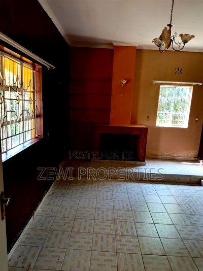 3bdrm Bungalow in Oluulua for sale - Image 5