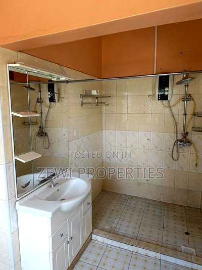 3bdrm Bungalow in Oluulua for sale - Image 6