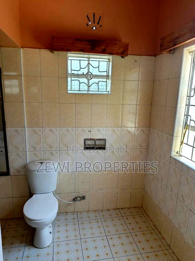 3bdrm Bungalow in Oluulua for sale - Image 7