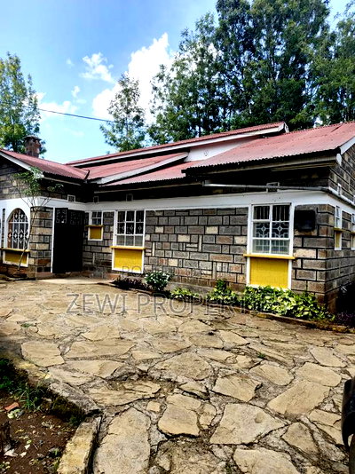 3bdrm Bungalow in Oluulua for sale - Image 1