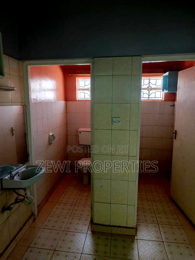 3bdrm Bungalow in Oluulua for sale - Image 10