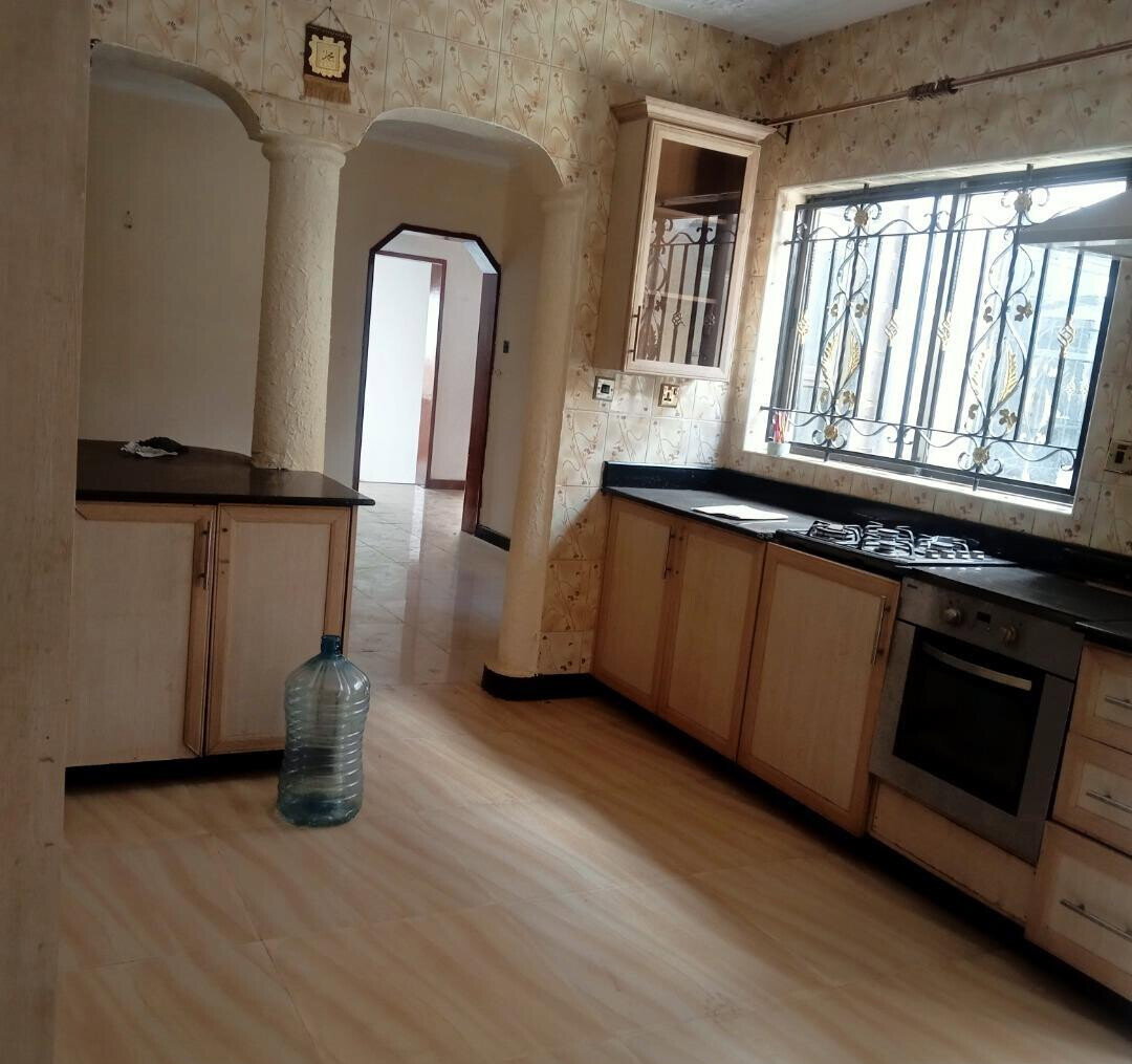4 En-Suite Bedroom Townhouse with Staff Quarters - Parklands