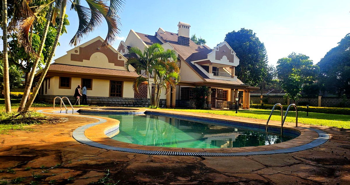 5BR All-Ensuite Townhouse with Pool & DSQ - Runda