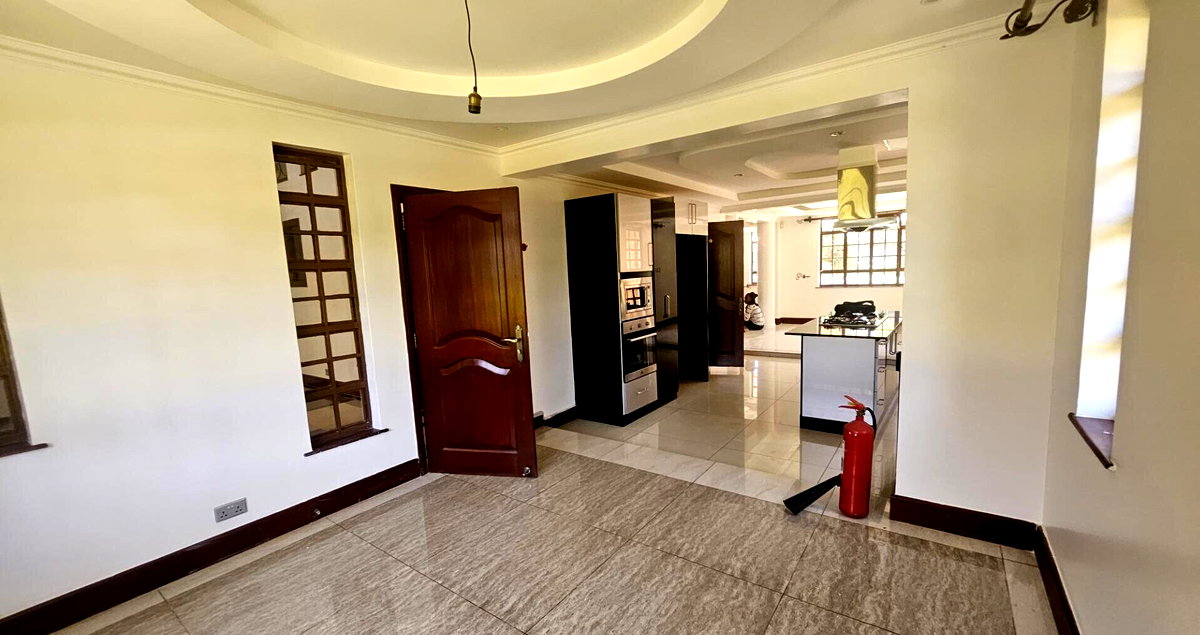 5BR All-Ensuite Townhouse with Pool & DSQ - Runda