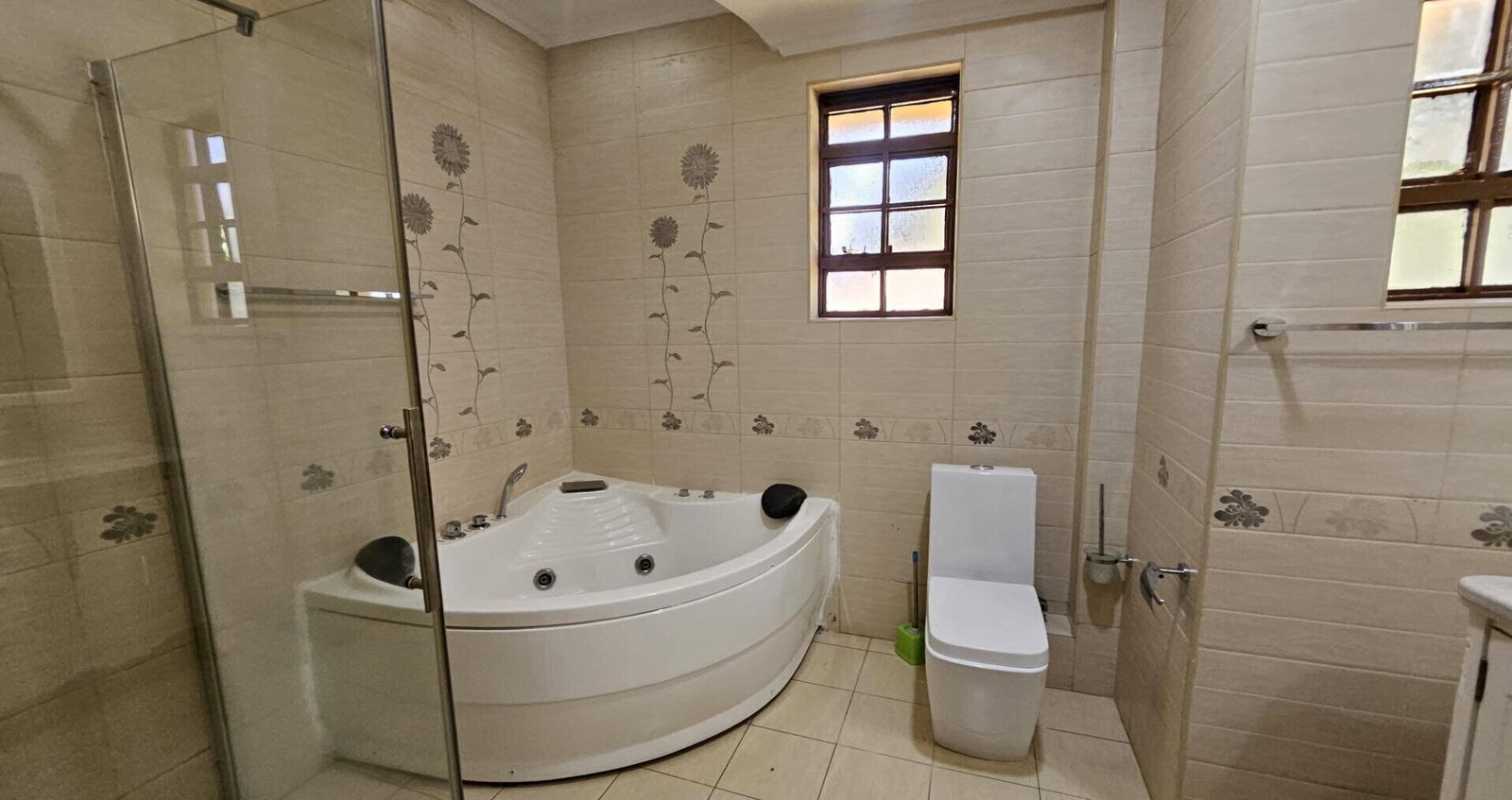 5BR All-Ensuite Townhouse with Pool & DSQ - Runda
