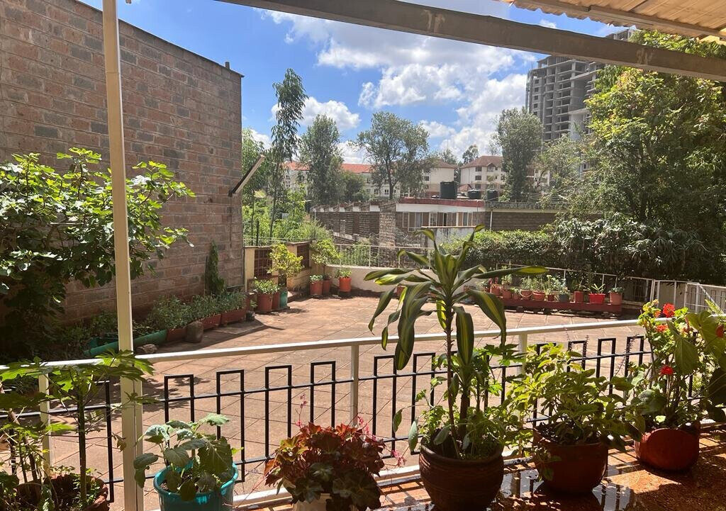 4BR Townhouse with Safe Room & Solar Heating - Westlands