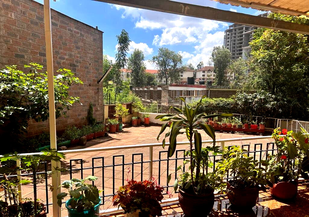 4BR Townhouse with Safe Room & Solar Heating - Westlands