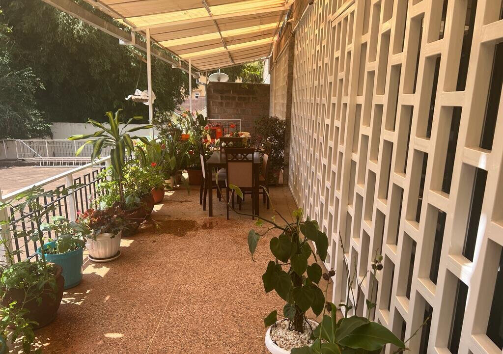 4BR Townhouse with Safe Room & Solar Heating - Westlands