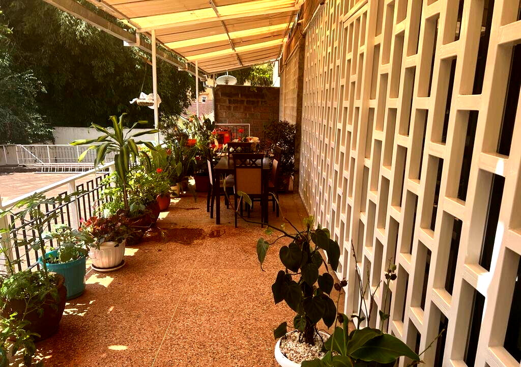 4BR Townhouse with Safe Room & Solar Heating - Westlands