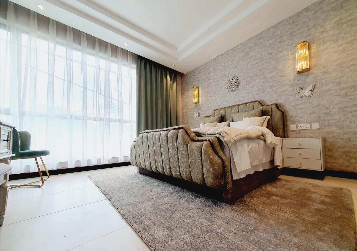Executive 3BR + DSQ with Infinity Pool & Borehole – Riverside