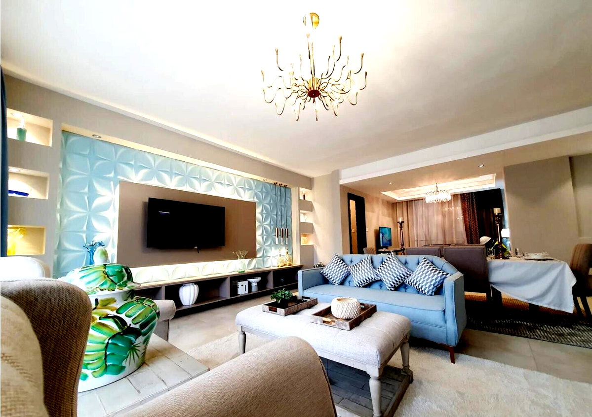 Executive 3BR + DSQ with Infinity Pool & Borehole – Riverside