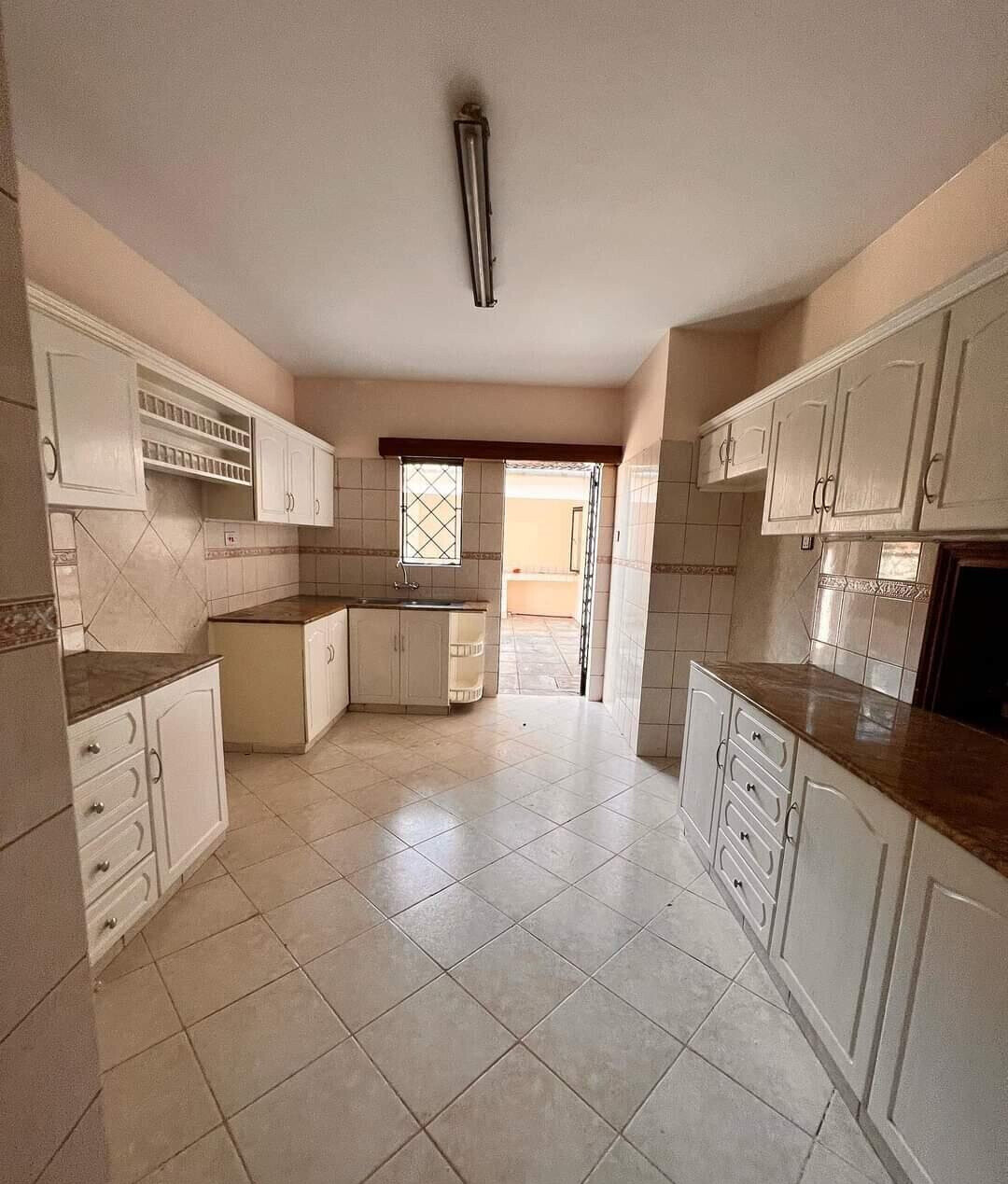 5-Bed Townhouse with Gym, Pool & Garden - Lavington Gated Community