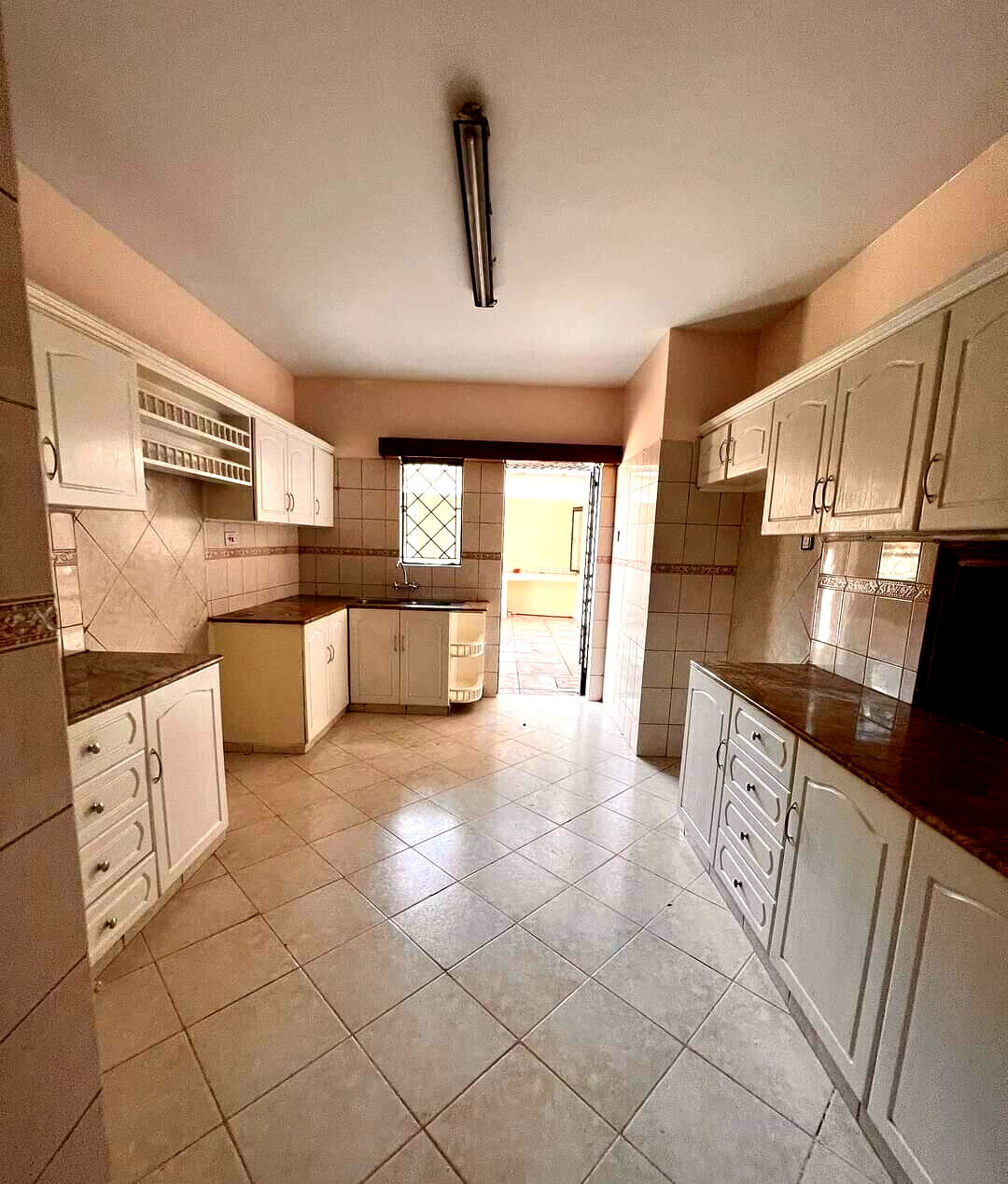 5-Bed Townhouse with Gym, Pool & Garden - Lavington Gated Community