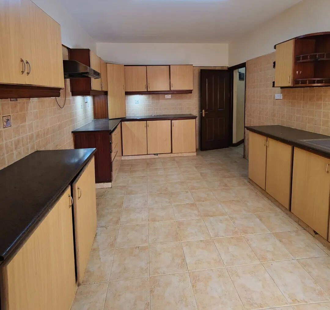 5-Ensuite Townhouse with DSQ & Lush Garden - Lavington