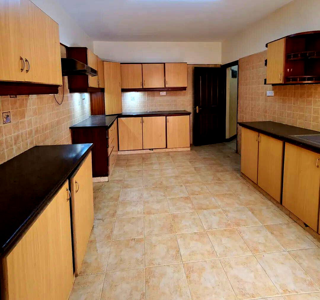 5-Ensuite Townhouse with DSQ & Lush Garden - Lavington