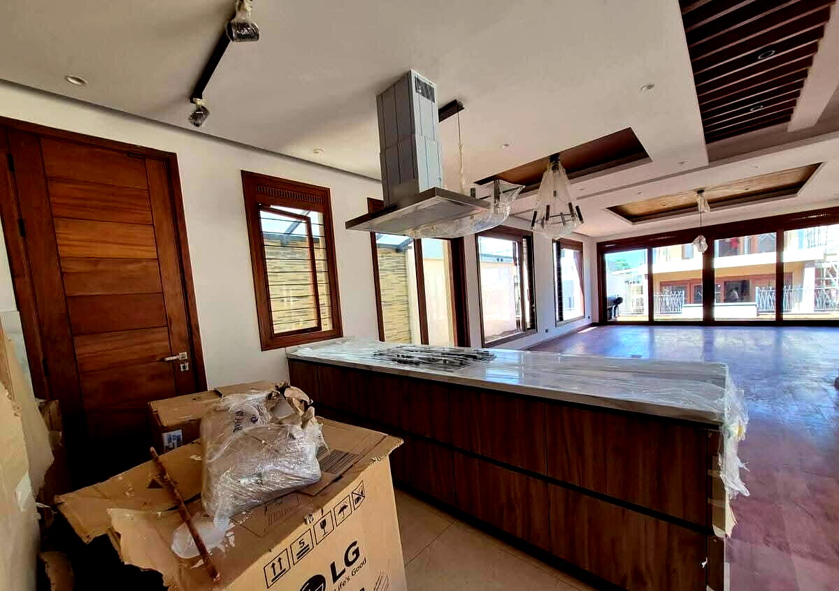 4BR All-Ensuite Villa with Private Lift & Staff Quarters - Runda