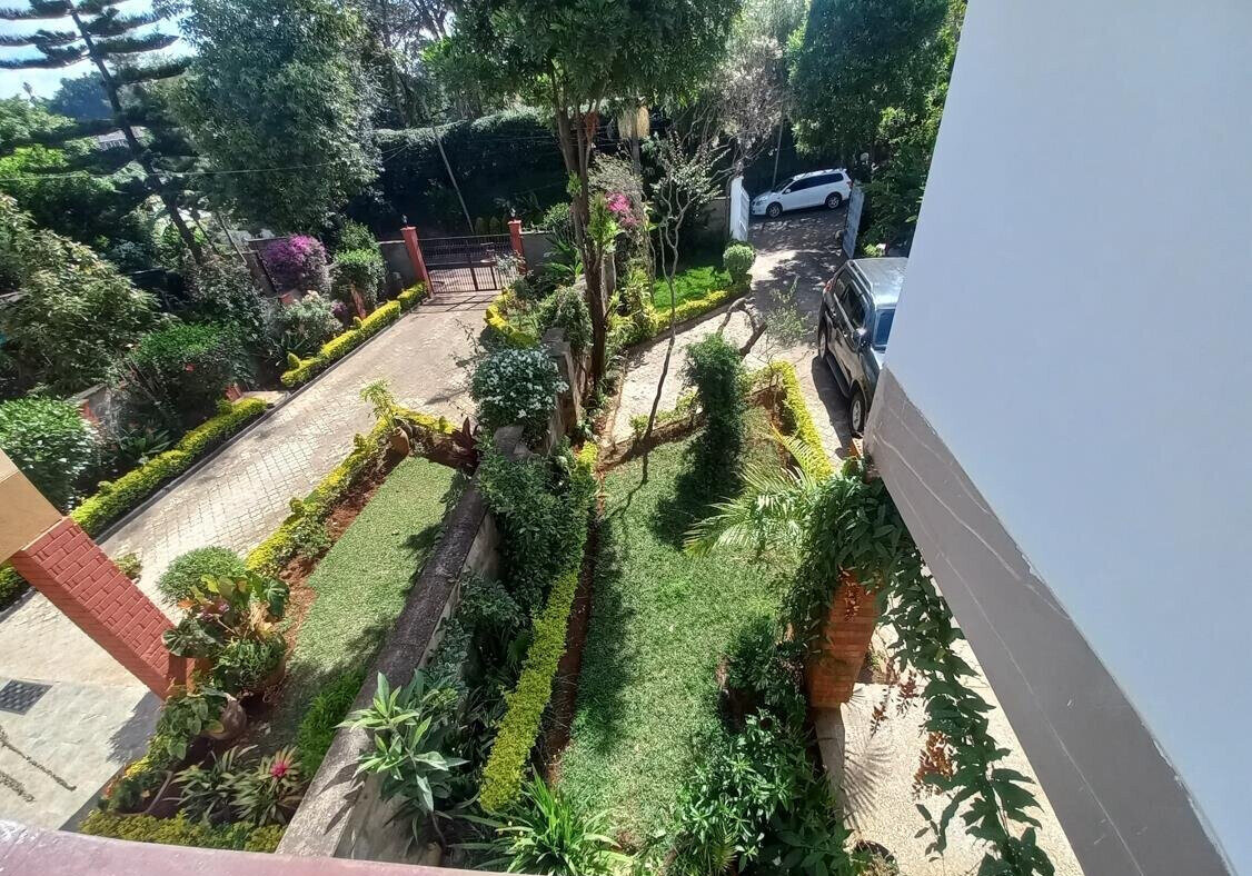 5-Bed Townhouse with 3 SQ Rooms & Security Office - Westlands