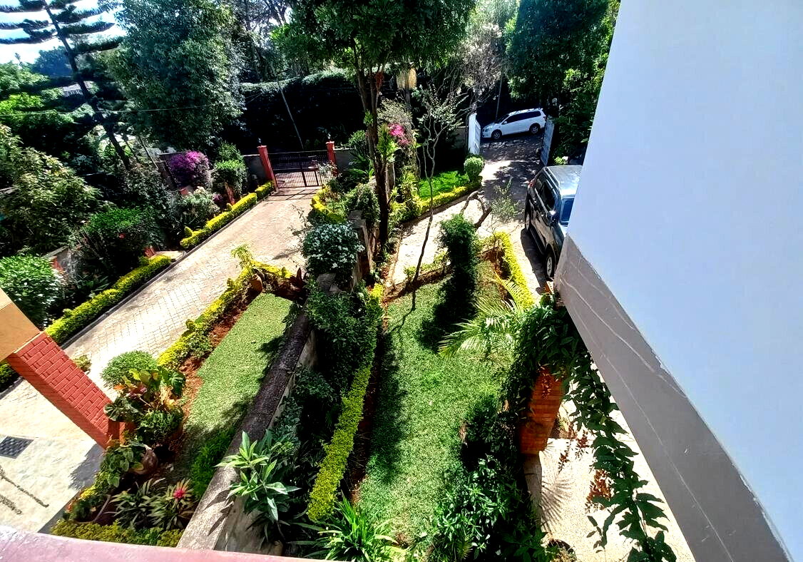 5-Bed Townhouse with 3 SQ Rooms & Security Office - Westlands