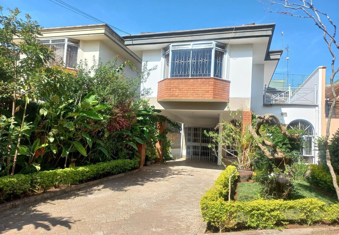 5-Bed Townhouse with 3 SQ Rooms & Security Office - Westlands