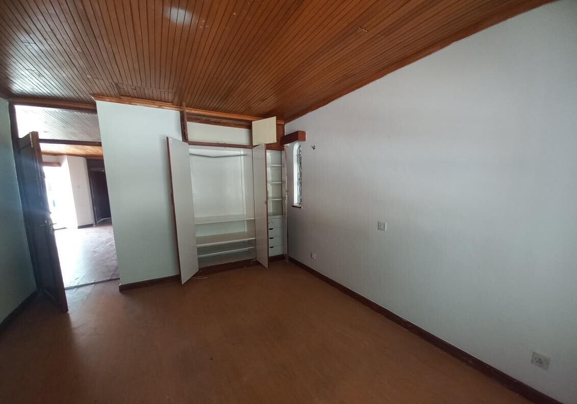 5-Bed Townhouse with 3 SQ Rooms & Security Office - Westlands