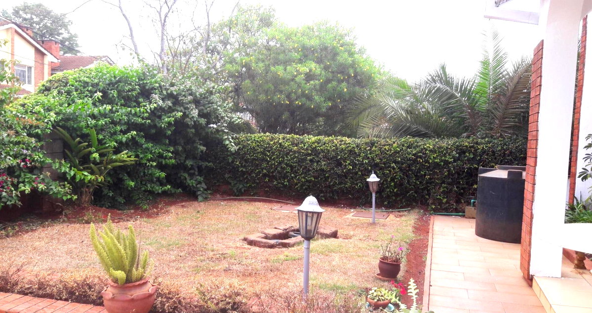 4-Bed Townhouse with Fireplace & Private Garden - Lavington